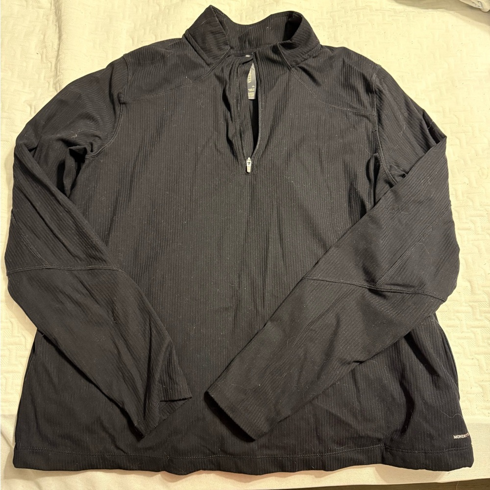 Mondetta Athletic Black Pullover Top